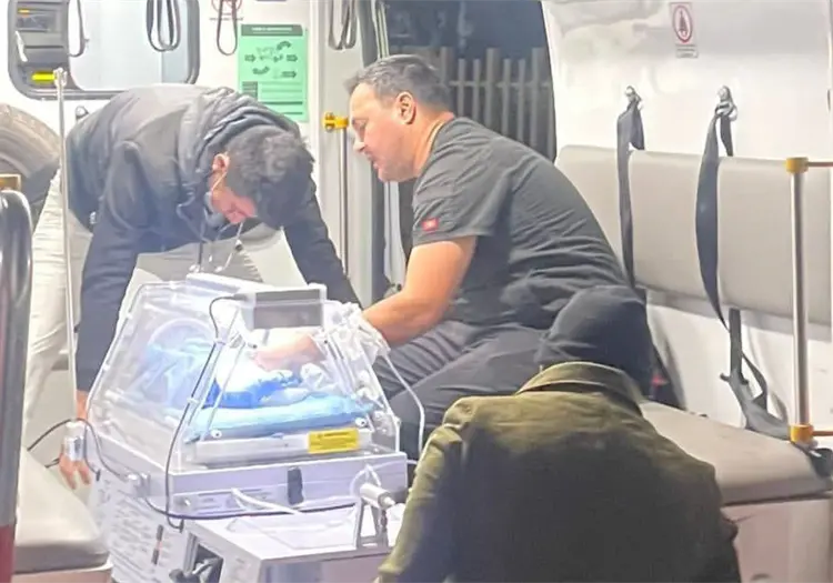 Abandonan a beb&eacute; reci&eacute;n nacido en contenedor de basura