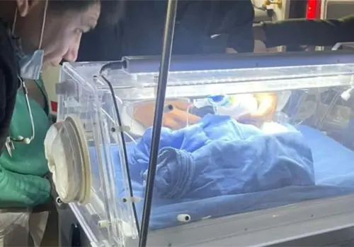 Localizan a presunta madre del reci&eacute;n nacido abandonado en la costa de Hermosillo; se reporta delicada