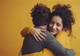 21 de enero D&iacute;a Internacional del Abrazo: &iquest;sabes cu&aacute;ntos necesitas al d&iacute;a para cambiar tu estado de &aacute;nimo seg&uacute;n la psicolog&iacute;a?