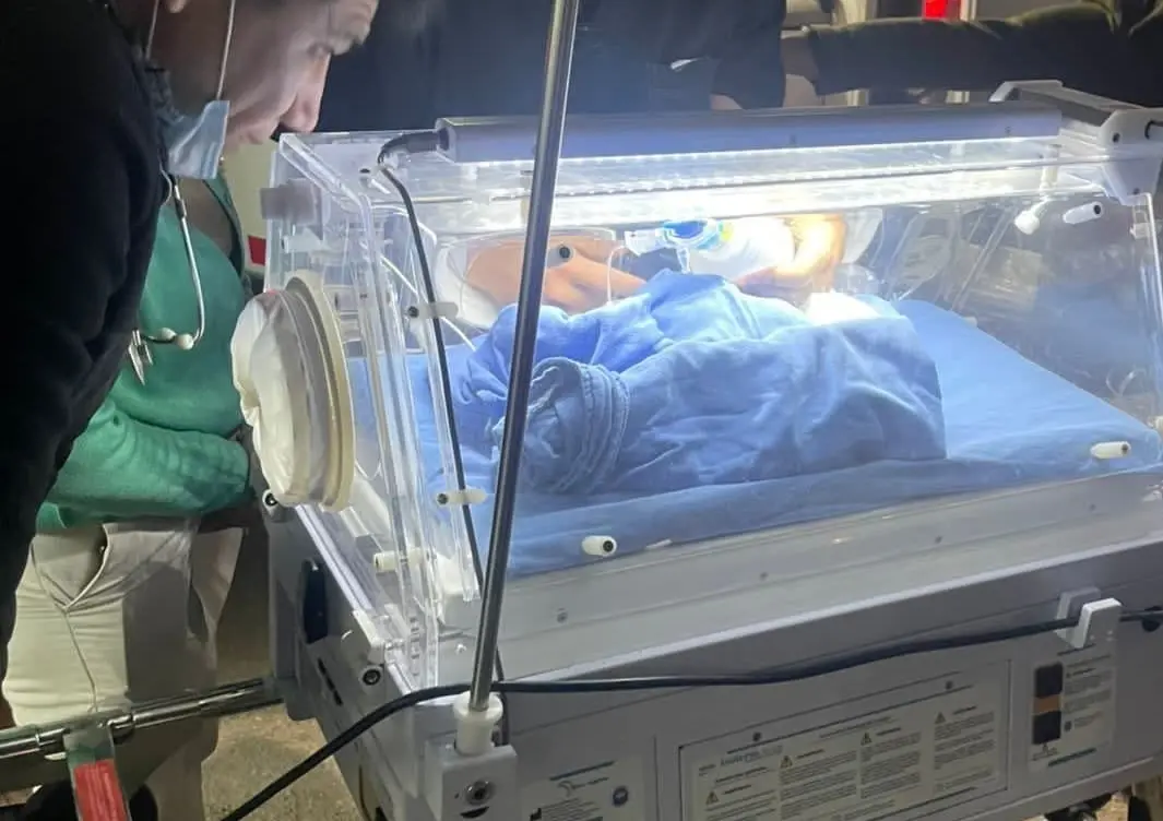 Momento de trslado de bebé