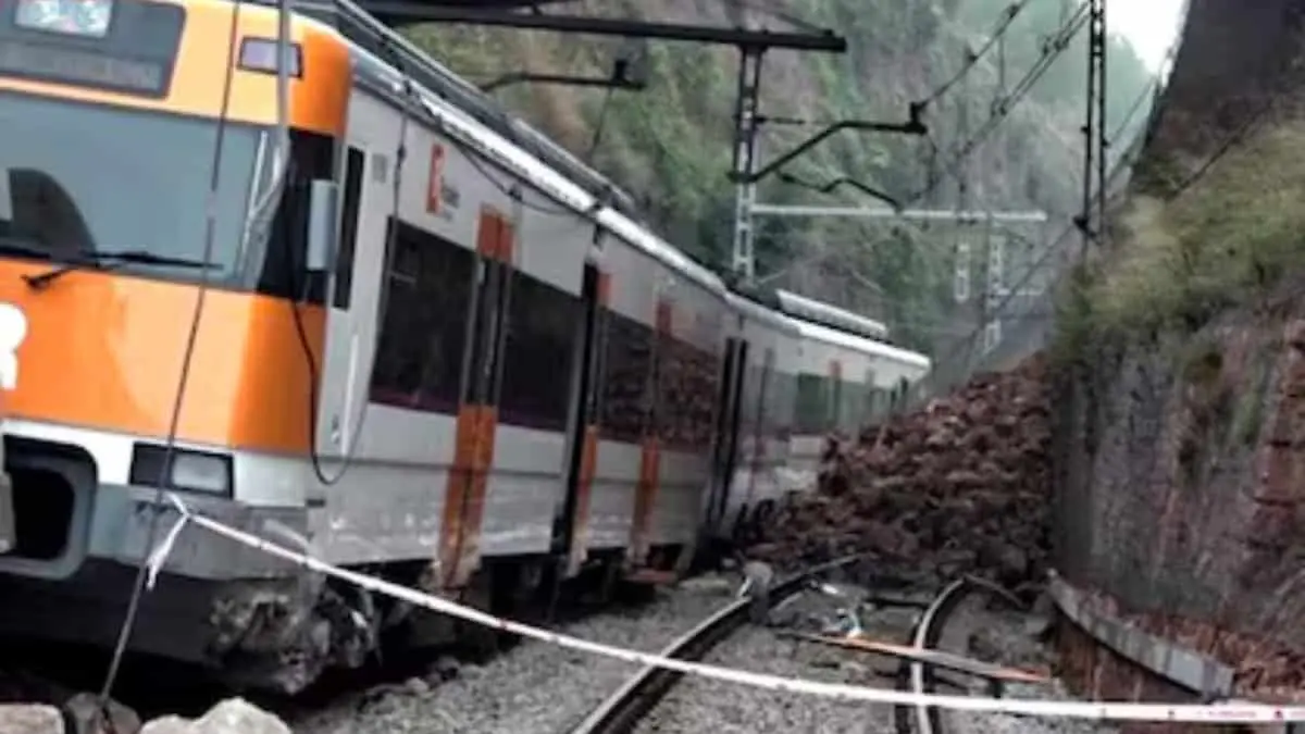 Descarrilamiento de tren en Cataluña deja un muerto y 20 heridos