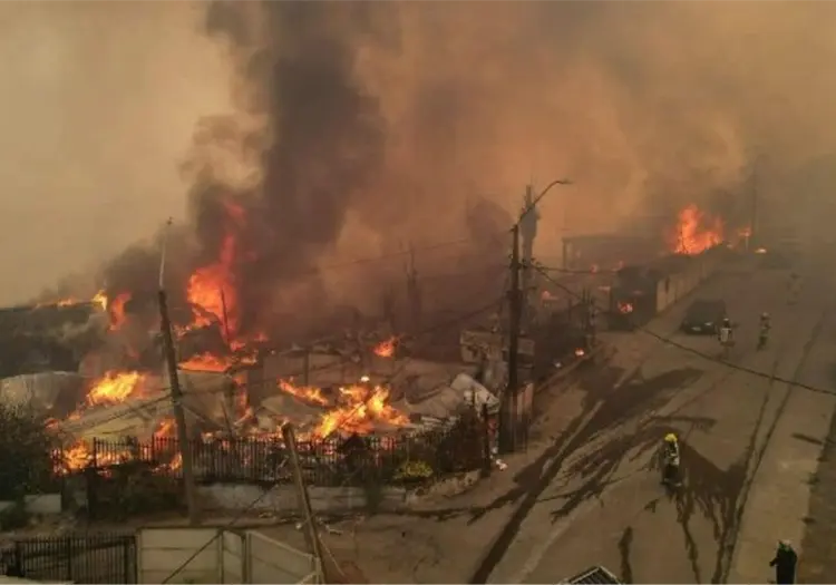 Aumenta a 20 la cifra de muertos por incendios en Chile