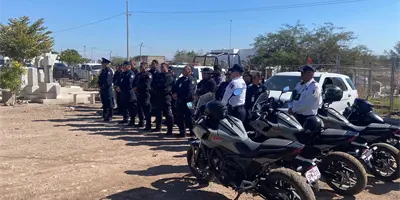 Homenajean a polic&iacute;as