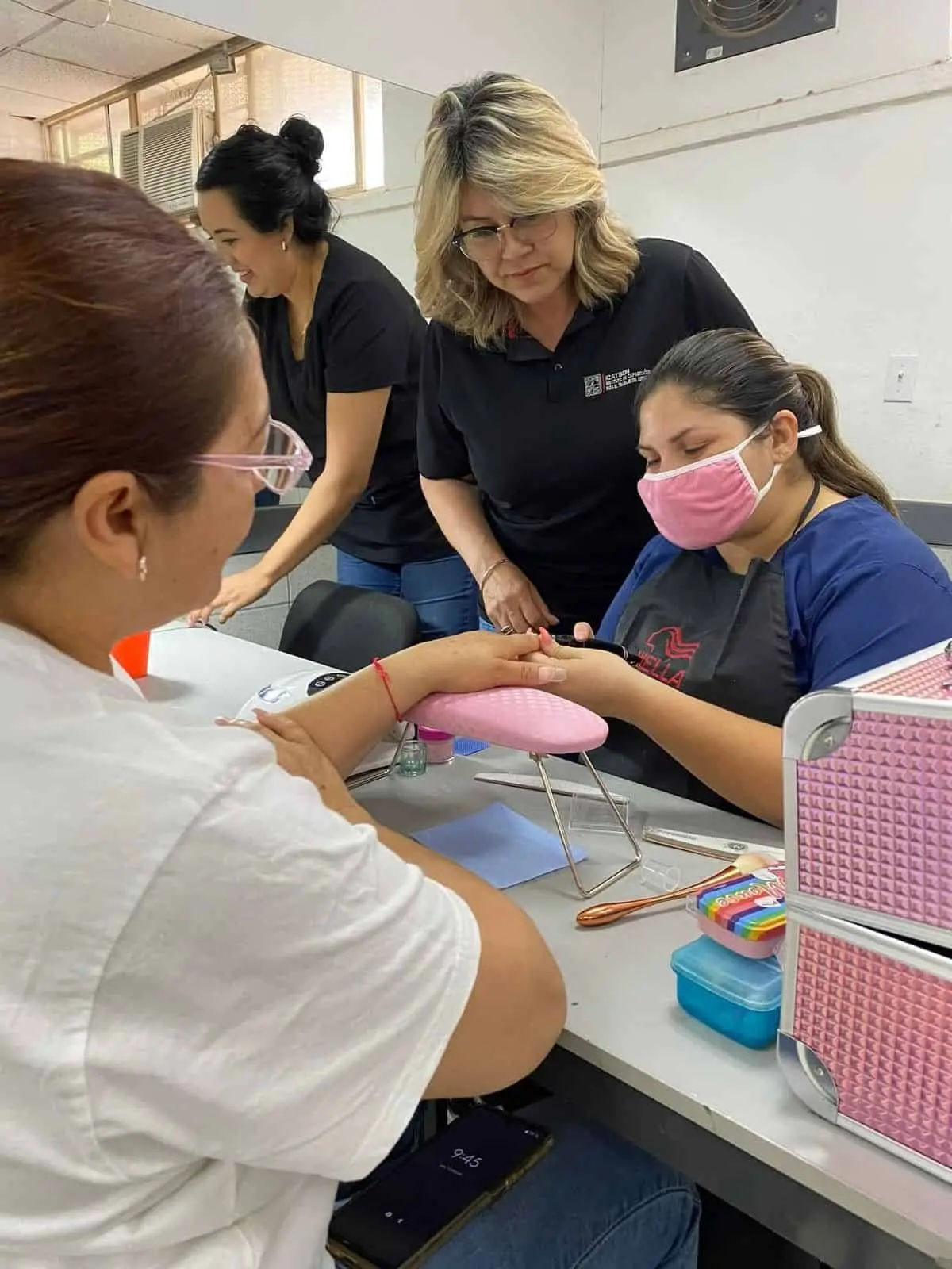 En caso que haya vecinos que quieran solicitar algún curso pueden comunicarse al plantel