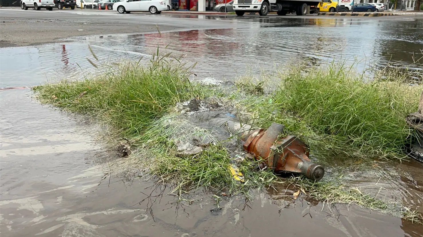 Derriban hidrante durante accidente en Ciudad Obregón