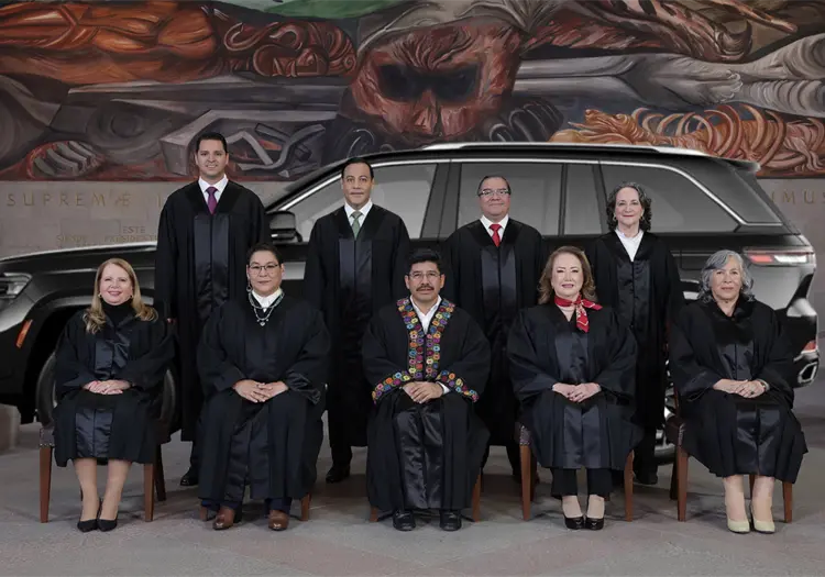 Ministros de la SCJN estrenar&aacute;n camionetas blindadas por motivos de seguridad