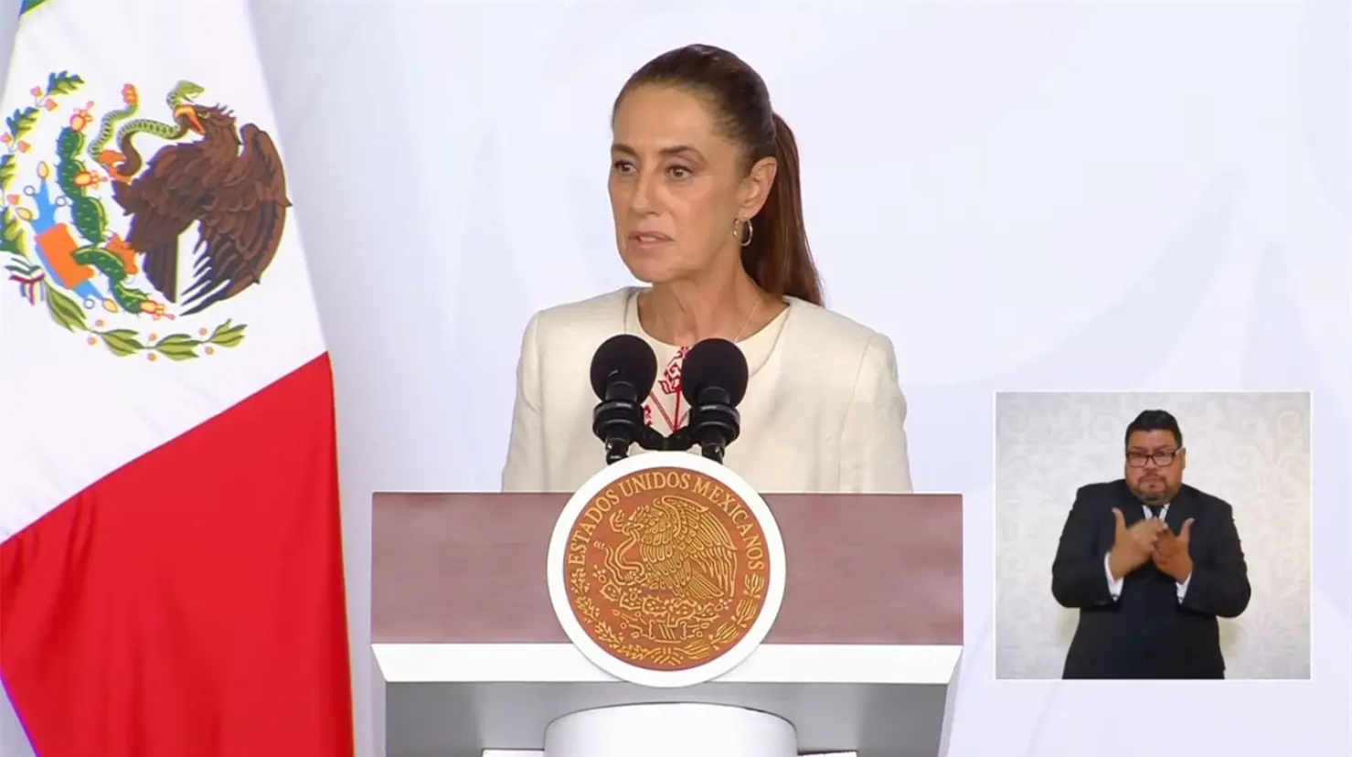 Sheinbaum explica compra de camionetas blindadas para ministros de la SCJN; asegura que hubo ahorro millonario