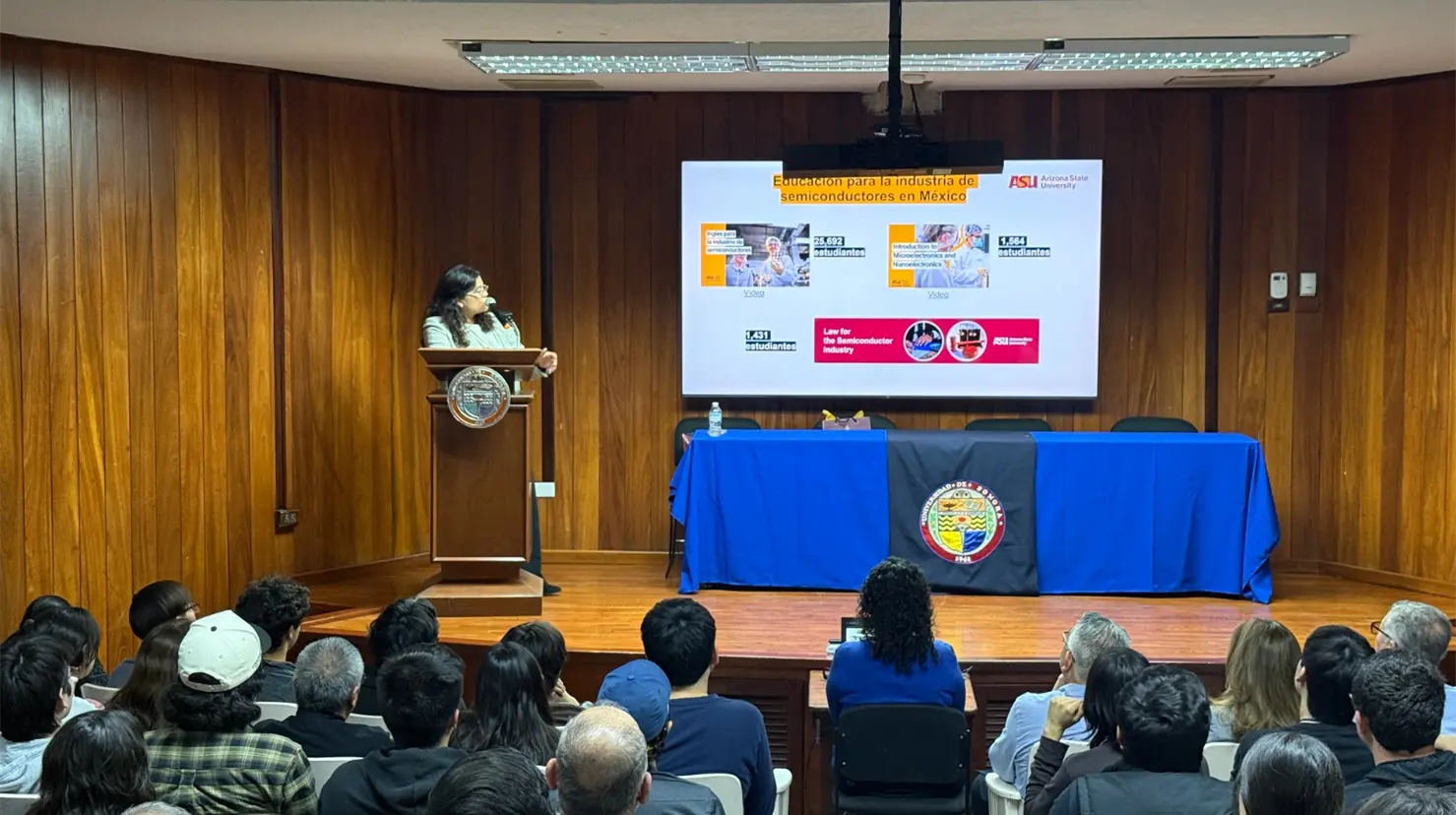 Para esta reuni&oacute;n destac&oacute; que ambas instituciones cuentan con un objetivo com&uacute;n, que es preparar a las y los j&oacute;venes universitarios para integrarse en uno de los sectores tecnol&oacute;gicos m&aacute;s estrat&eacute;gicos del mundo, que es el de semiconductores, donde la capacitaci&oacute;n, la colaboraci&oacute;n internacional y la innovaci&oacute;n son esenciales