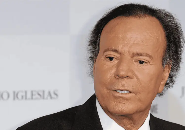 Fiscal&iacute;a espa&ntilde;ola archiva denuncia contra Julio Iglesias por agresi&oacute;n sexual