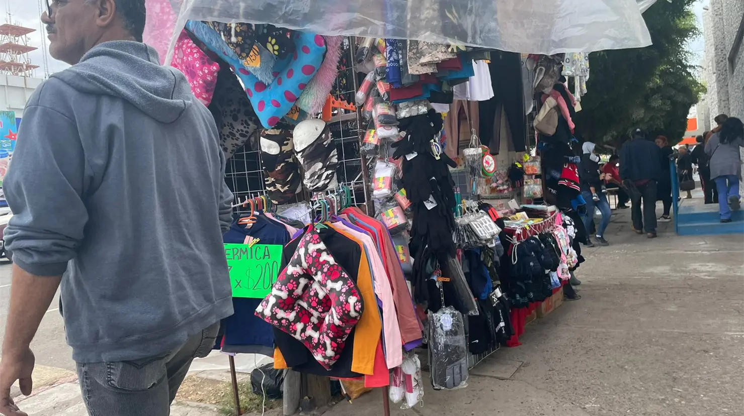 La inversión que hace cada vendedor varía dependiendo de los productos y cantidades que traen, pero aprovechan la festividad para aumentar las ventas y ya están realizando las compras y pedidos