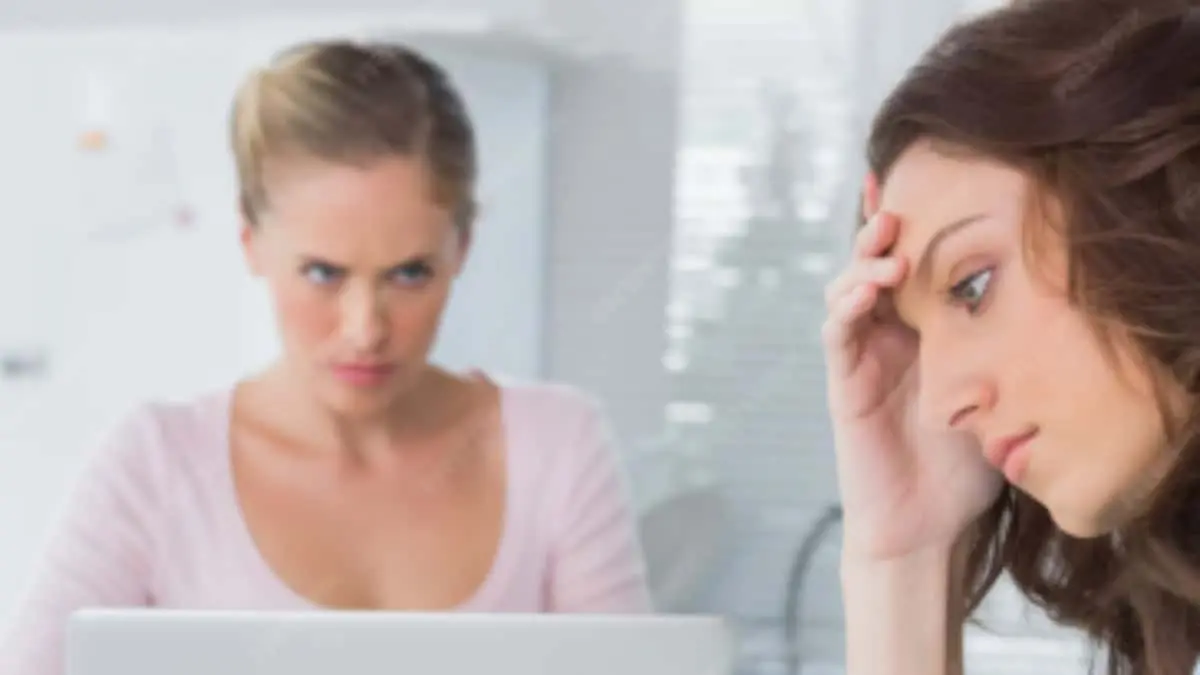 Esto dice la psicolog&iacute;a sobre las personas que evitan mirar a los ojos durante una conversaci&oacute;n