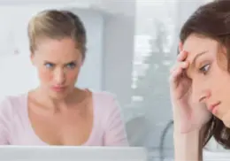 Esto dice la psicología sobre las personas que evitan mirar a los ojos durante una conversación Esto dice la psicología sobre las personas que evitan mirar a los ojos durante una conversación