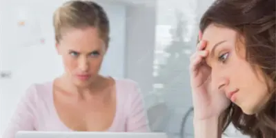 Esto dice la psicología sobre las personas que evitan mirar a los ojos durante una conversación Esto dice la psicología sobre las personas que evitan mirar a los ojos durante una conversación