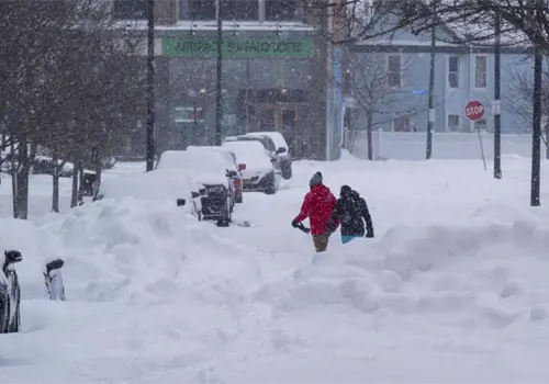 Tormenta de nieve en Estados Unidos deja al menos 17 muertos y 800 mil hogares sin electricidad