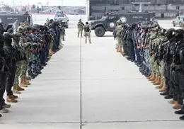 Acusan a autoridades federales por presunto "destierro" tras entrega de 37 capos a Estados Unidos