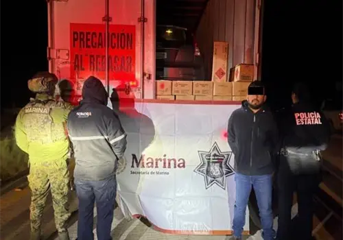 En Empalme, interceptan tr&aacute;iler que transportaba armamento y veh&iacute;culos