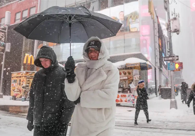 Tormenta invernal en Estados Unidos deja 30 muertos y provoca apagones masivos