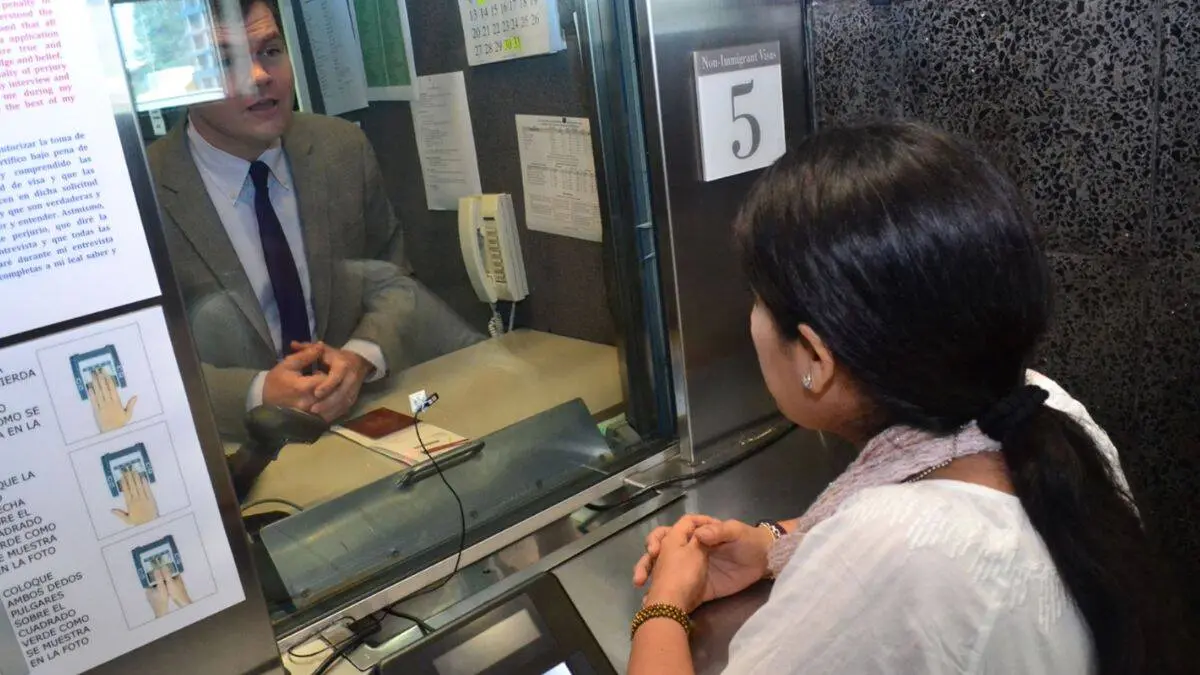 Responder con seguridad, claridad y honestidad durante la entrevista consular es clave para aumentar las probabilidades de obtener la visa americana