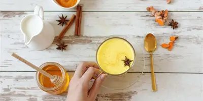 T&eacute; de c&uacute;rcuma: propiedades, beneficios y c&oacute;mo tomarlo