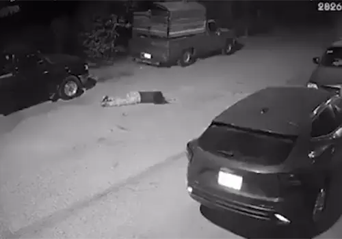 VIDEO | Mujer es arrojada brutalmente de un auto en movimiento en San Luis Potos&iacute; &iquest;Qu&eacute; pas&oacute;?