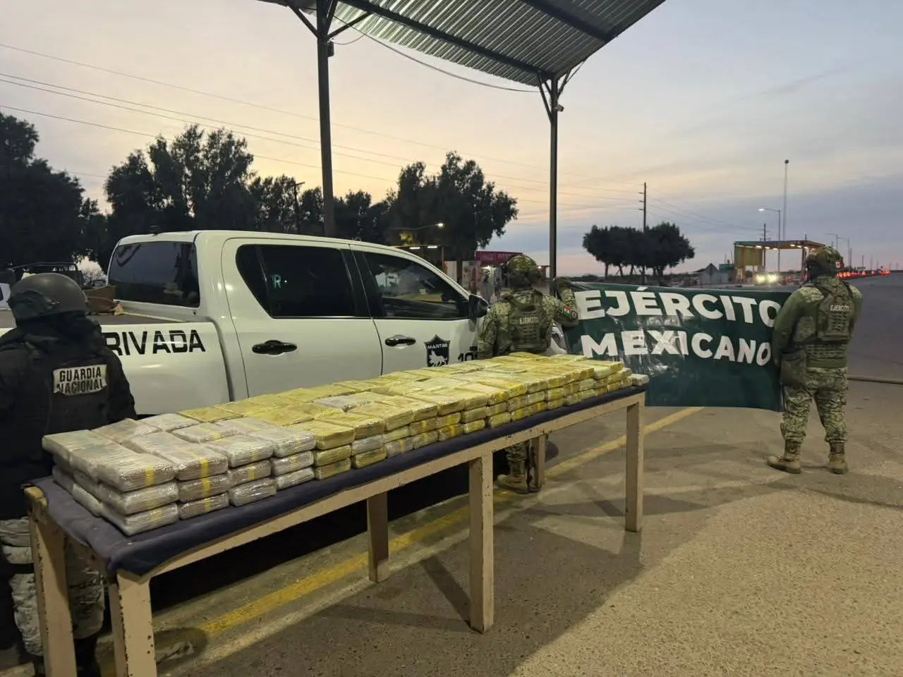 Hallan cargamento de cocaína en camioneta de seguridad privada, en SLRC