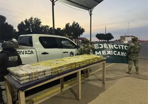 Hallan cargamento de coca&iacute;na en camioneta de seguridad privada, en SLRC