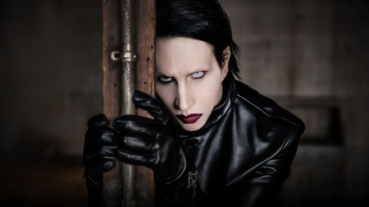 Nueva ley revive la demanda por agresión sexual contra Marilyn Manson