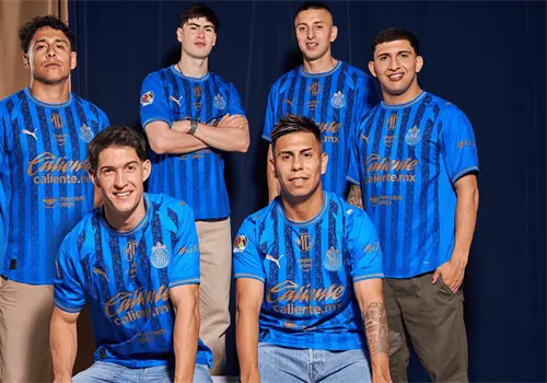 &iquest;Cu&aacute;nto cuesta el uniforme azul de Chivas? su parecido con el de otros equipos desat&oacute; memes