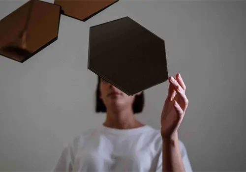 Pensamientos intrusivos: ¿Por qué aparecen y qué hacer cuando no se van? Pensamientos intrusivos: ¿Por qué aparecen y qué hacer cuando no se van?