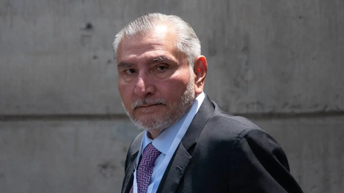 El senador anunci&oacute; su salida de la coordinaci&oacute;n, dando paso a un nuevo liderazgo dentro de la bancada morenista