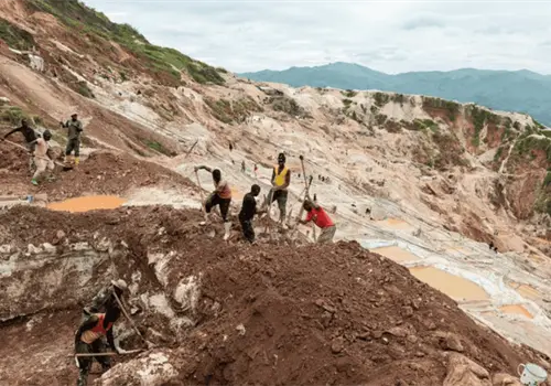 Más de 200 personas muere en Congo tras derrumbe de minas de coltán Más de 200 personas muere en Congo tras derrumbe de minas de coltán