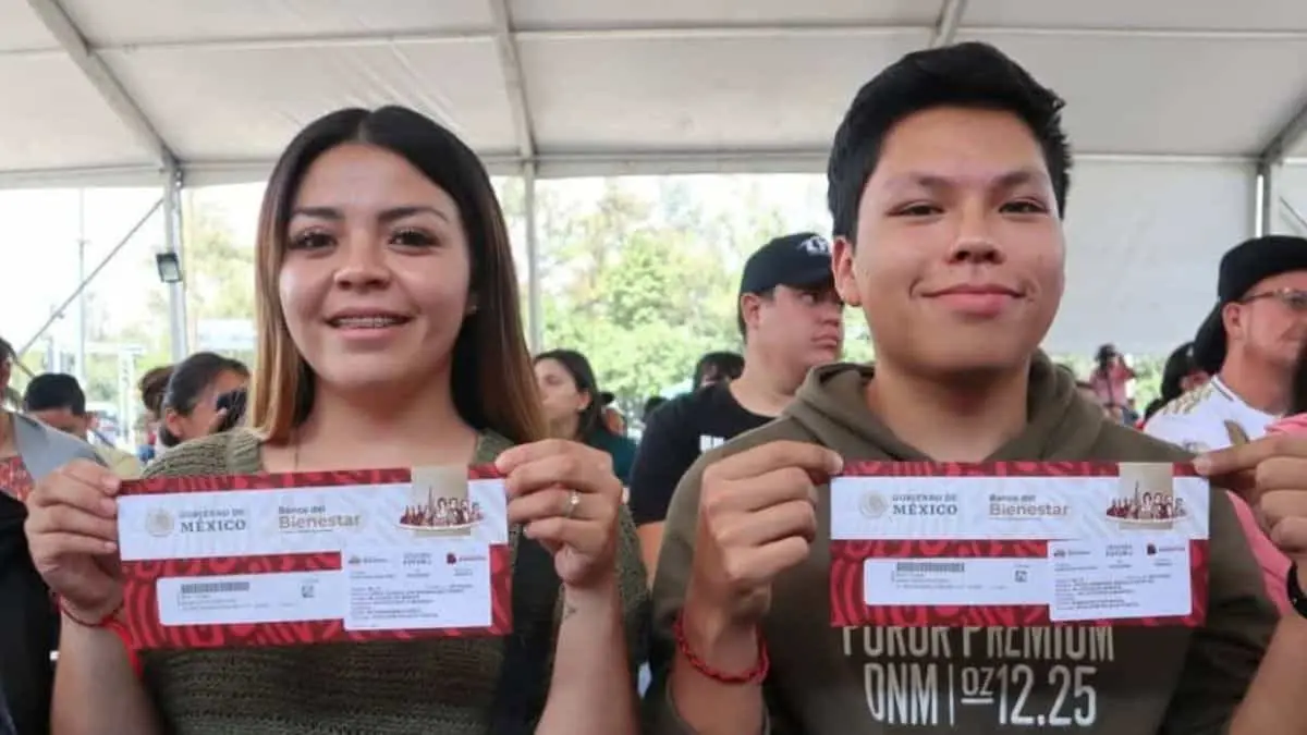 Jóvenes interesados realizan su registro en la plataforma oficial de Jóvenes Construyendo el Futuro para acceder a capacitación laboral y apoyo económico durante 2026