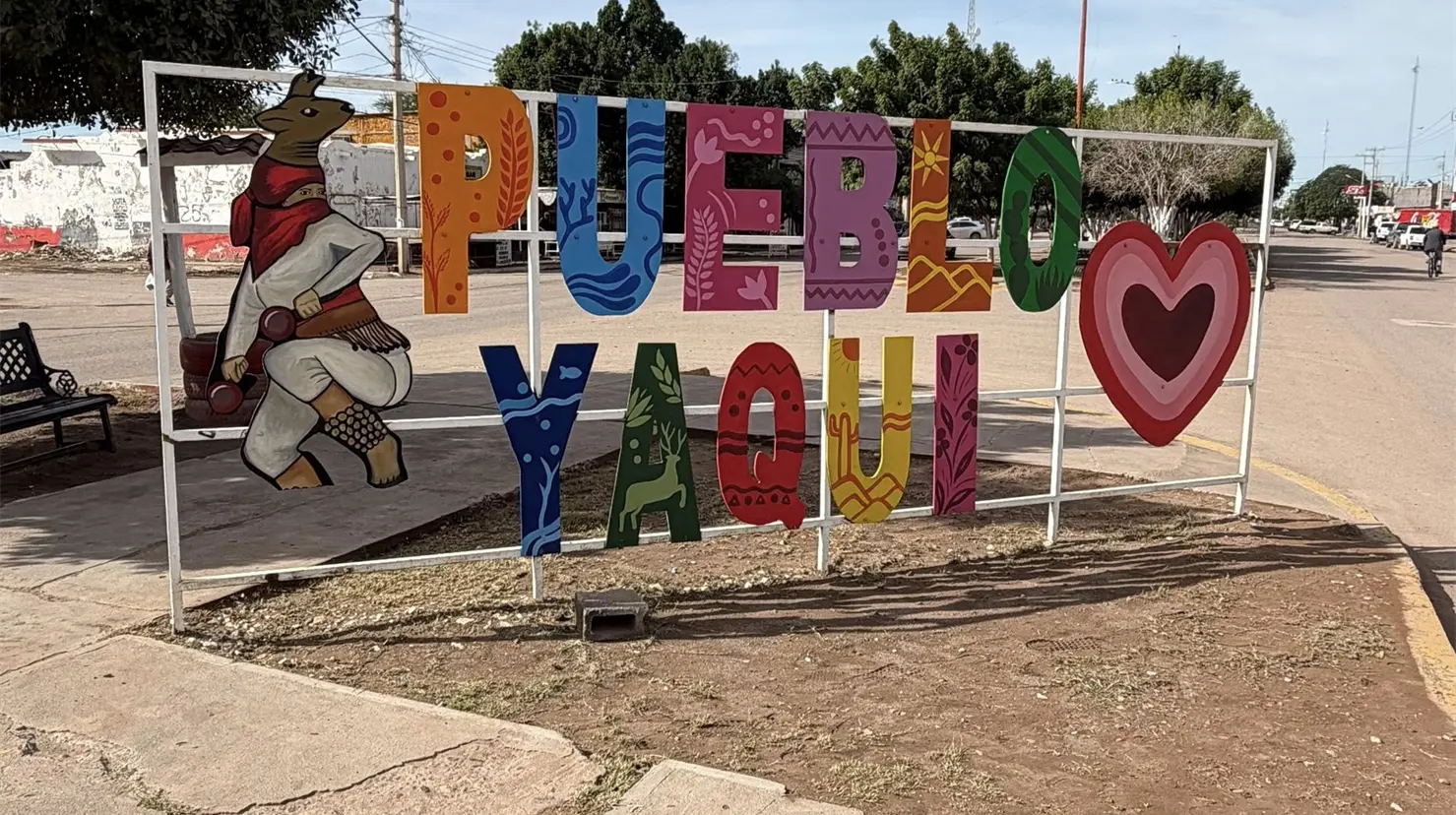 Comisaria de Pueblo Yaqui llama a respetar el patrimonio tras vandalismo en letras emblem&aacute;ticas