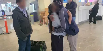 Buscadoras por la Paz Sonora re&uacute;nen a joven con sus padres