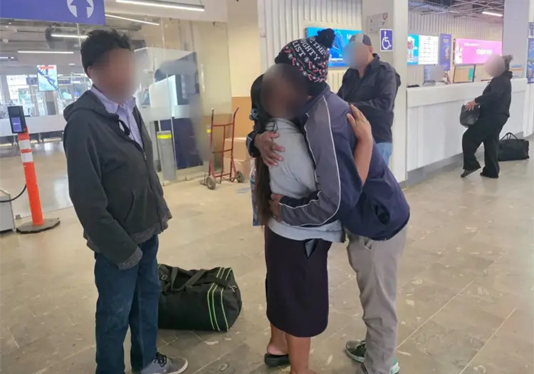 Buscadoras por la Paz Sonora re&uacute;nen a joven con sus padres