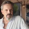 Miguel Bos&eacute; reaparece en CDMX con dificultades al hablar y desata preocupaci&oacute;n entre sus fans