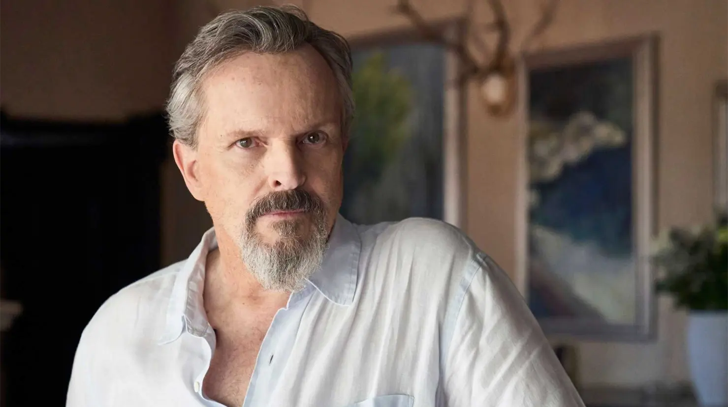 Miguel Bos&eacute; reaparece en CDMX con dificultades al hablar y desata preocupaci&oacute;n entre sus fans