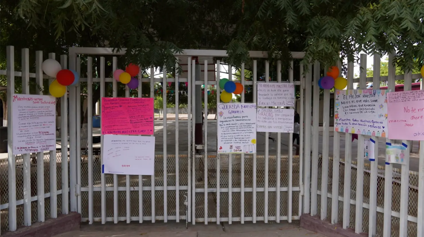 Las madres de familia afirman que la maestra tiene a&ntilde;os dando clase a los alumnos y ha tenido un buen desempe&ntilde;o