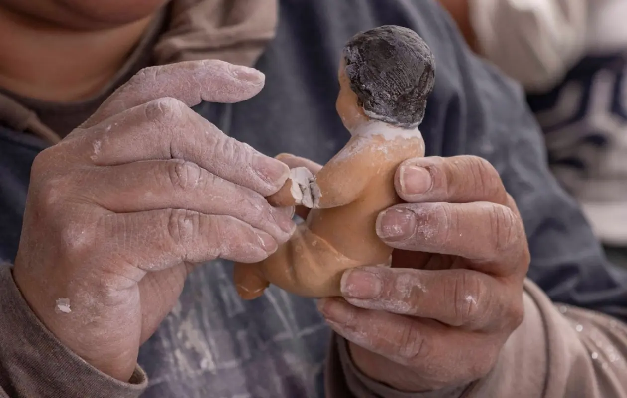 Decenas de im&aacute;genes pasaron por este proceso previo a la celebraci&oacute;n del D&iacute;a de la Candelaria.