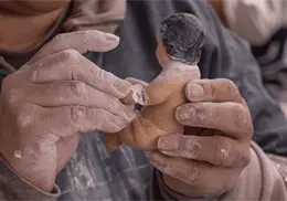 Restauración de Niños Dios: manos, color y mirada que devuelven la vida a las imágenes Restauración de Niños Dios: manos, color y mirada que devuelven la vida a las imágenes