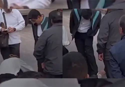 Captan a Hugo Aguilar mientras dos personas se agachan para limpiarle los zapatos y genera fuertes cr&iacute;ticas