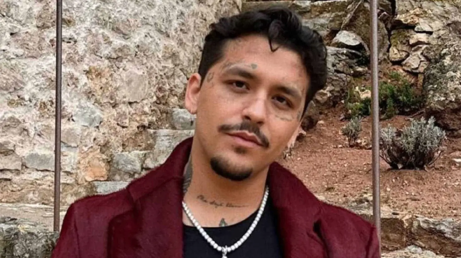 Christian Nodal queda sin defensa legal en su batalla penal con Universal Music