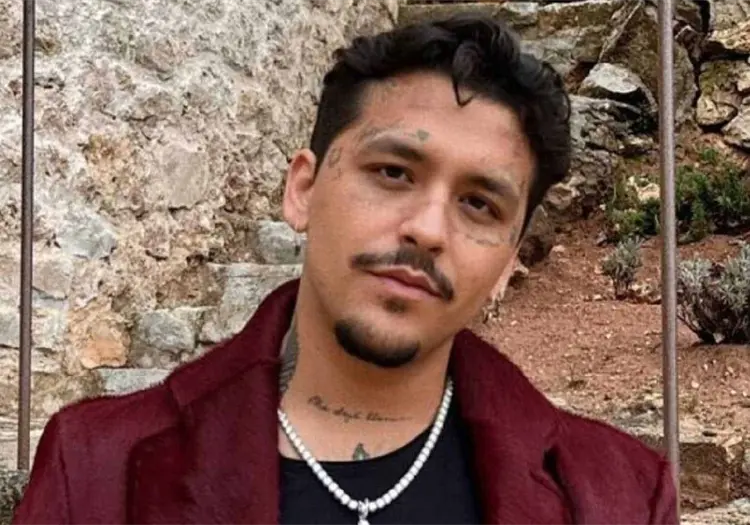 Christian Nodal queda sin defensa legal en su batalla penal con Universal Music