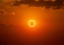 Eclipse solar anular: el "anillo de fuego" inaugura el a&ntilde;o astron&oacute;mico; &iquest;Cu&aacute;ndo y d&oacute;nde verlo?