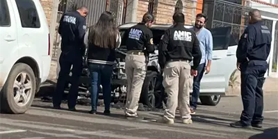 Arde camioneta en la colonia del Valle en Ciudad Obreg&oacute;n