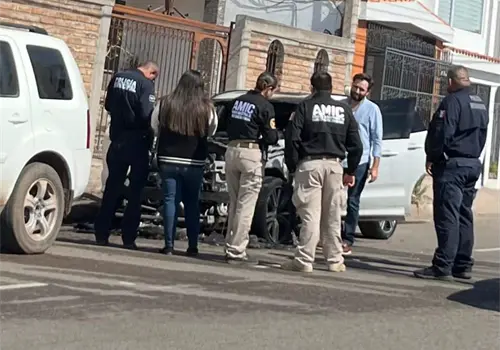 Arde camioneta en la colonia del Valle en Ciudad Obreg&oacute;n