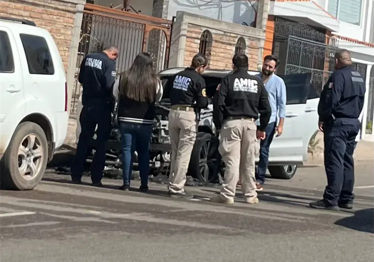 Arde camioneta en la colonia del Valle en Ciudad Obreg&oacute;n