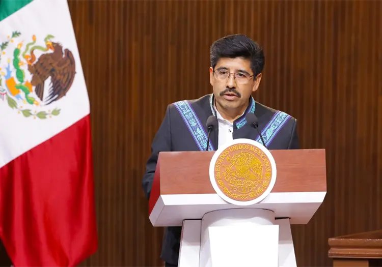 "No fue soberbia": Hugo Aguilar justifica video donde mujer limpia sus zapatos