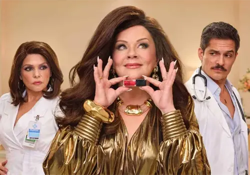 Itat&iacute; Cantoral revive a Soraya Montenegro en comercial del Super Bowl junto a Melissa McCarthy