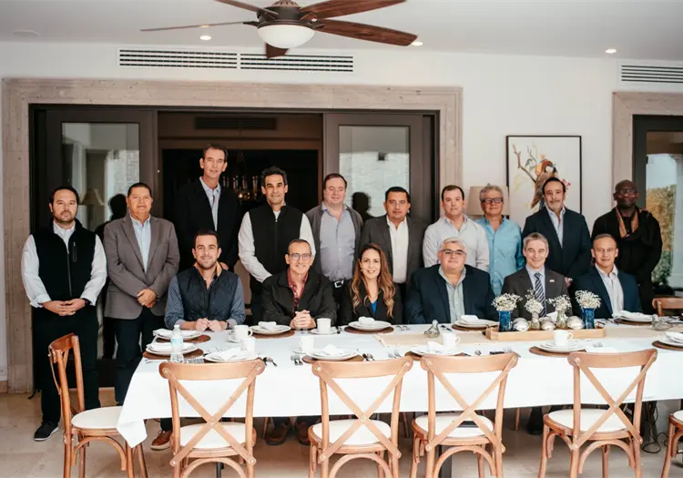 Interesa a c&oacute;nsul de EU realidad de empresarios sonorenses